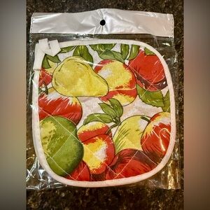 NIP! 2 PACK 🍐🍎 Fruit-Themed Quilted Pot Holders